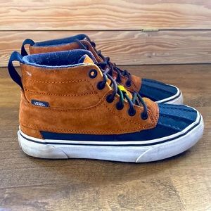 Women’s waterproof Vans, brown and navy blue, size 6.5